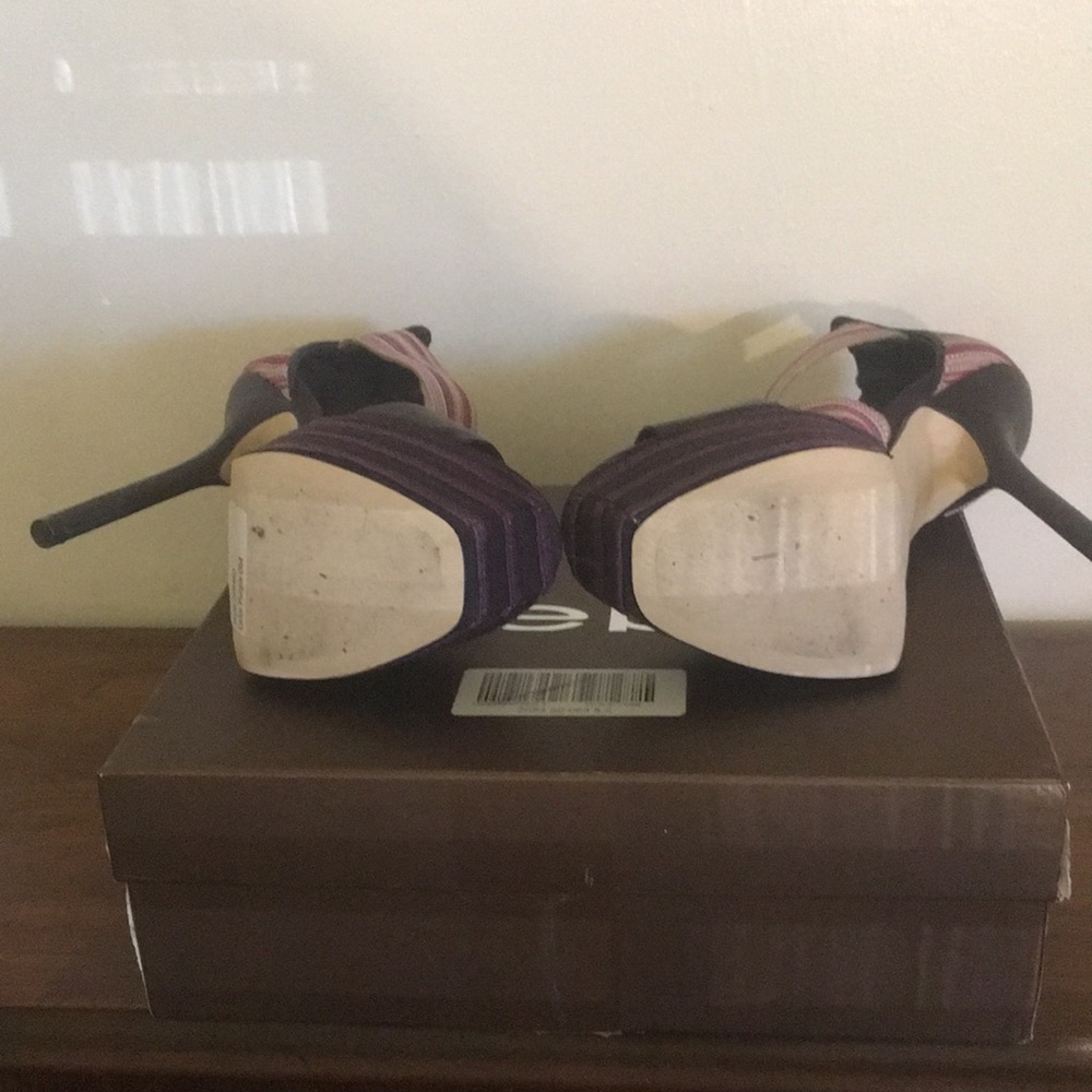 2B Bebe Multicolor Striped Heels - Picture 4 of 5